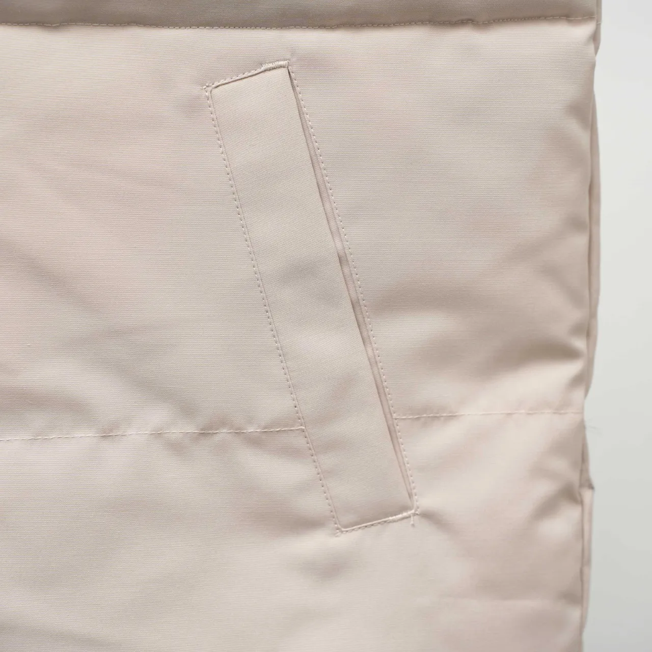 P340 CANADA GOOSE丨Canada Goose slanted pocket stand collar down vest Color: Off-white with red label Size: XS-XXL